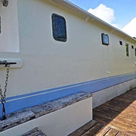 Queen Malesso Houseboat Villa Merizo Exterior photo