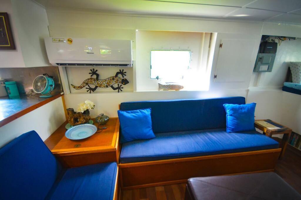 Queen Malesso Houseboat Villa Merizo Exterior photo