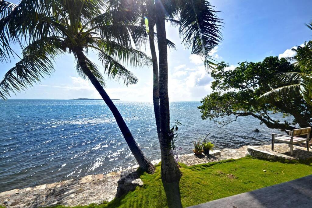 Queen Malesso Houseboat Villa Merizo Exterior photo