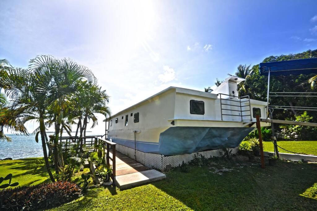 Queen Malesso Houseboat Villa Merizo Exterior photo