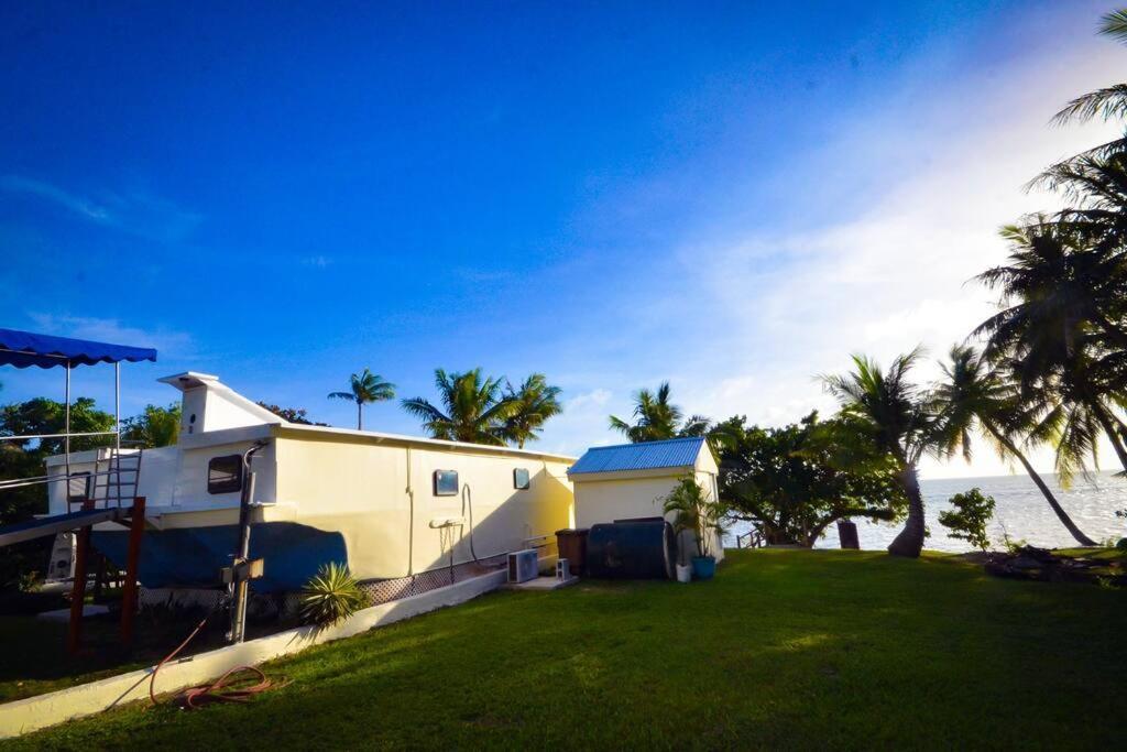 Queen Malesso Houseboat Villa Merizo Exterior photo