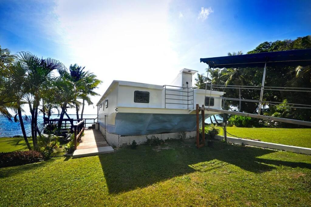 Queen Malesso Houseboat Villa Merizo Exterior photo