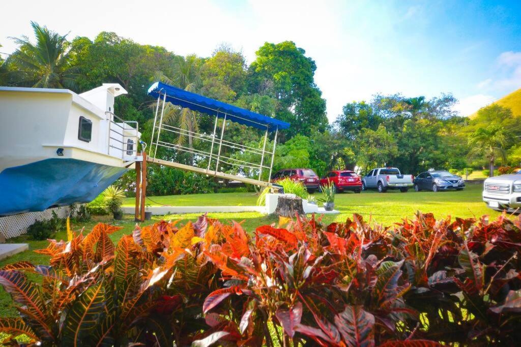 Queen Malesso Houseboat Villa Merizo Exterior photo