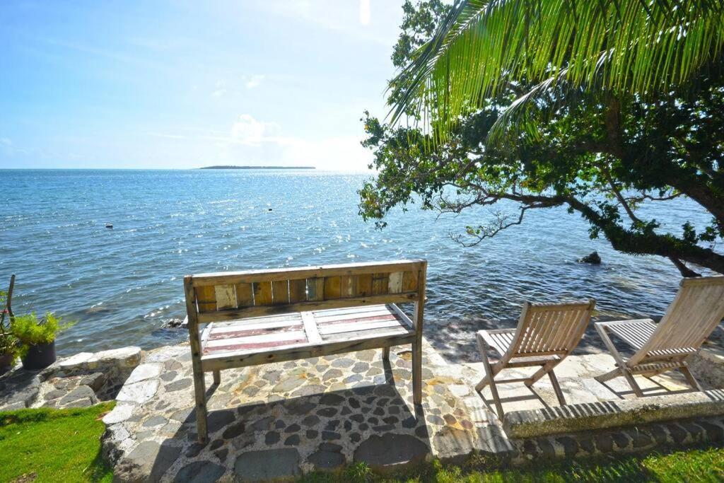 Queen Malesso Houseboat Villa Merizo Exterior photo