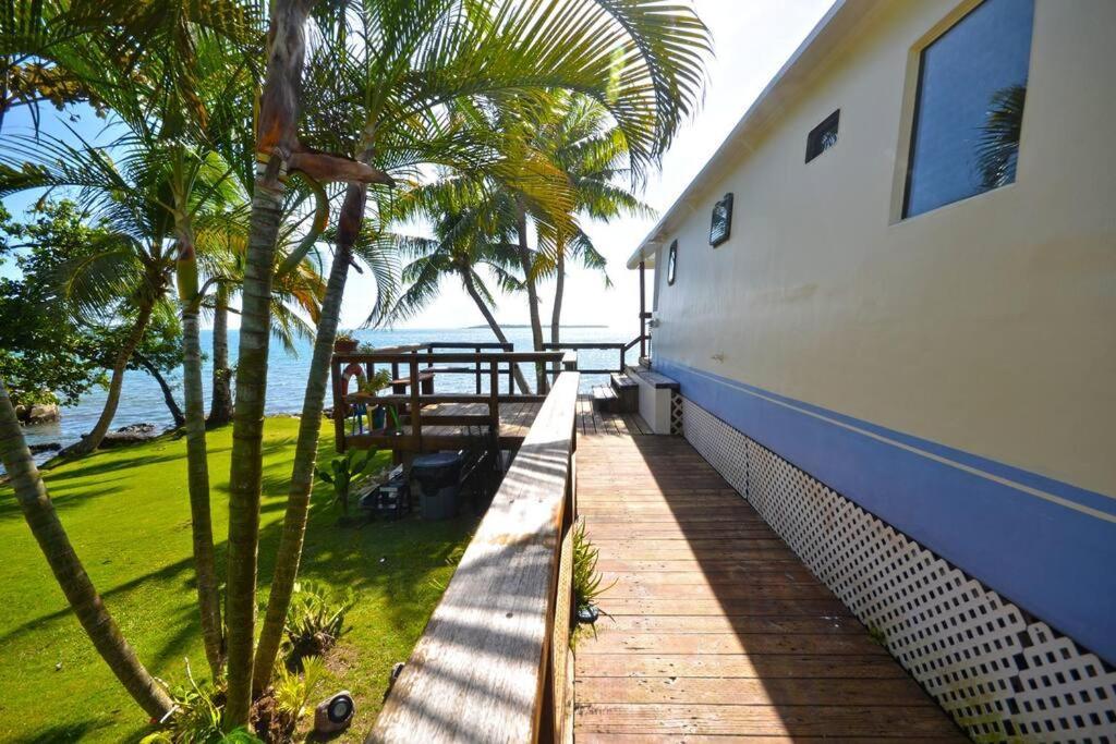 Queen Malesso Houseboat Villa Merizo Exterior photo